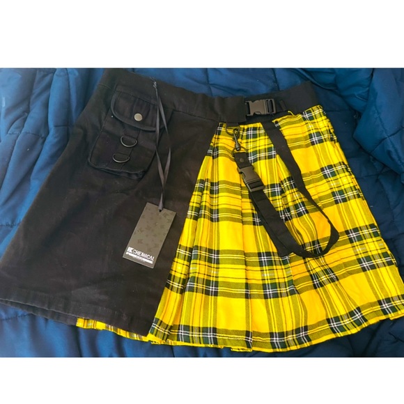 NWT UK GOTH PLAID PLEATED SKIRT W/ STRAPS - Picture 6 of 9